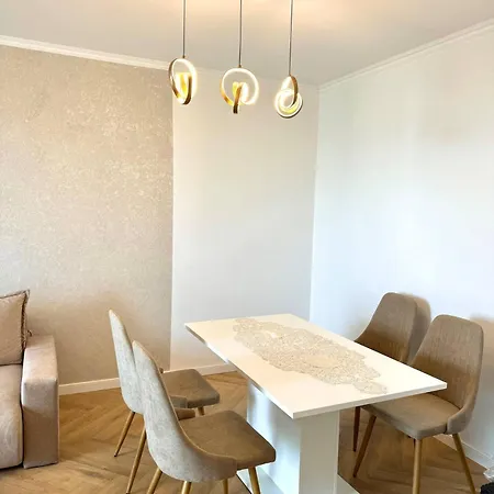 View Luxury Apartament,parking, Kingsize Bed Apartament *